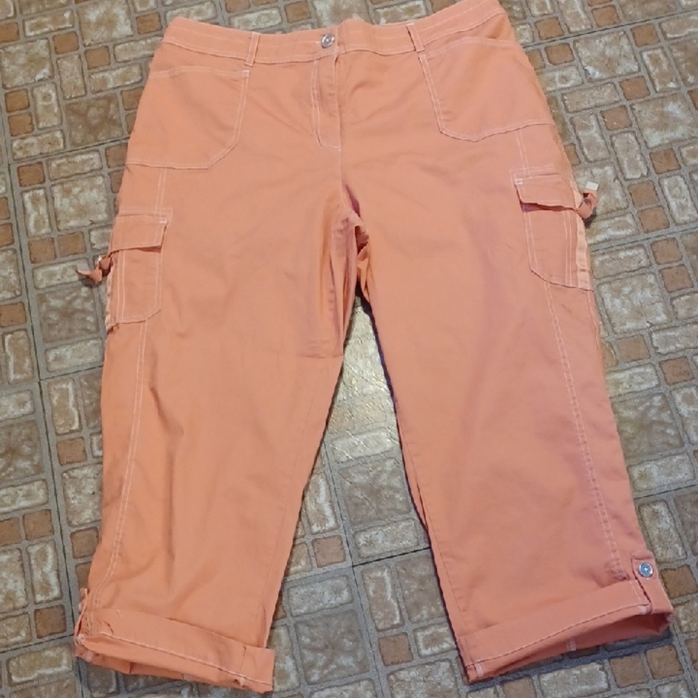 Cato Coral Mid-Rise Capris Women's Size 16 Mid Rise